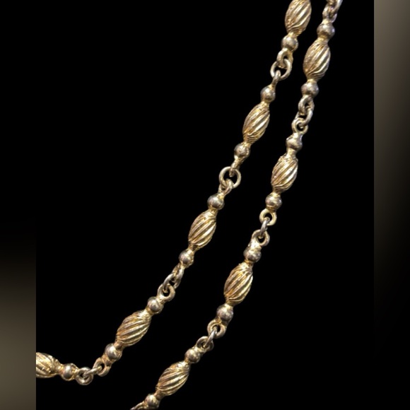 Solid 34” Layering Necklace in Gold-tone - vintage - Picture 4 of 10